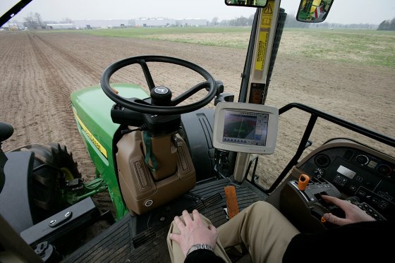 The invention and adoption of autosteer technology - FutureFarming