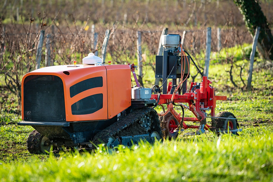 WeLASER Robot To Kill Weeds Using A Powerful Laser - Future Farming