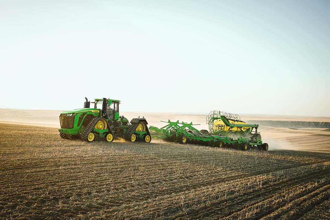 New John Deere articulated tractor with advanced smart farming ...